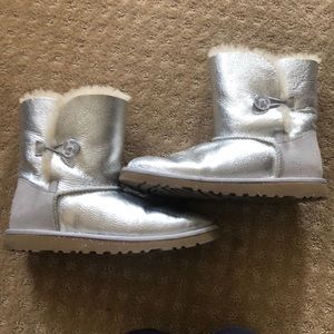 Silver short Ugg’s